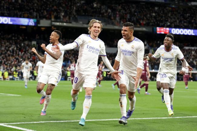 Luka Modric junto al resto de compañeros