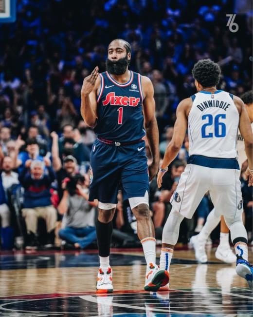 James Harden con los 76ers