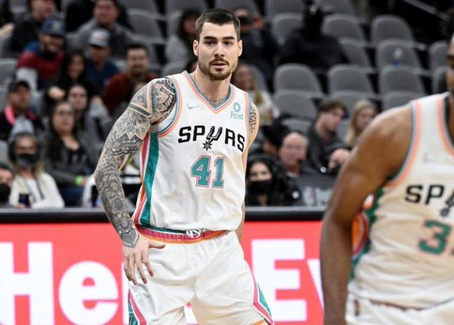 Juancho Hernangómez con los Spurs