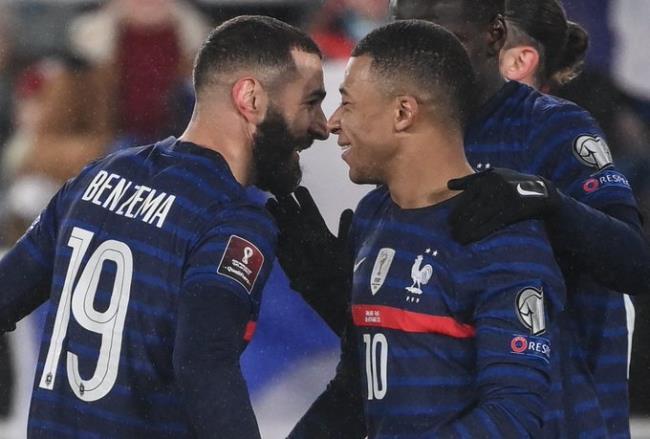 Mbappé y Benzema con Francia