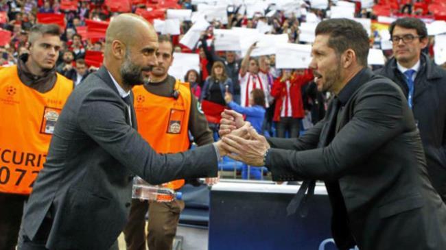 Guardiola y Simeone dándose la mano