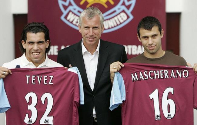 Carlos Tévez y Javier Mascherano en la presentación don el West Ham