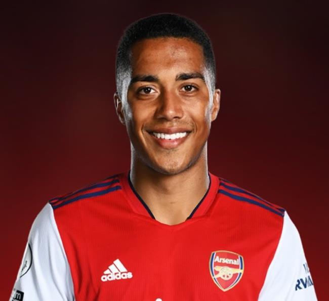 Montaje de Tielemans con la camiseta del Arsenal