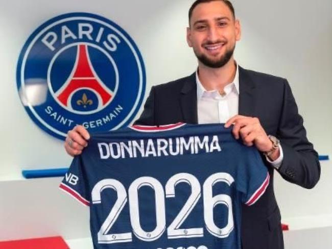 Donarumma en su presentación con el PSG