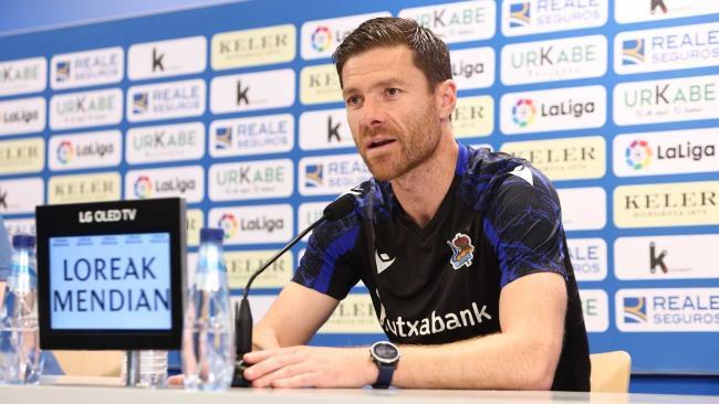 Xabi Alonso en rueda de prensa con la Real Sociedad B