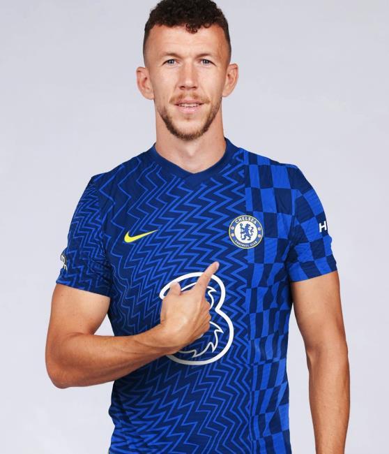 Montaje de Perisic con la camiseta del Inter