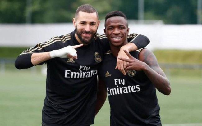 Vinicius Jr y Benzema