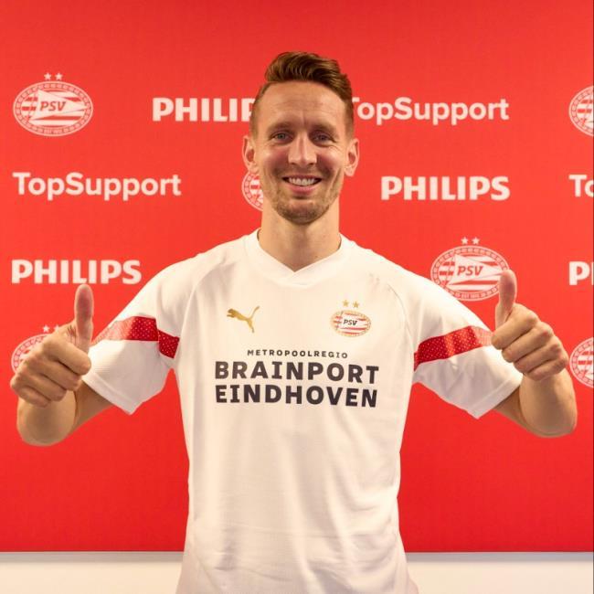Luuk de Jong en su presentación con el PSV