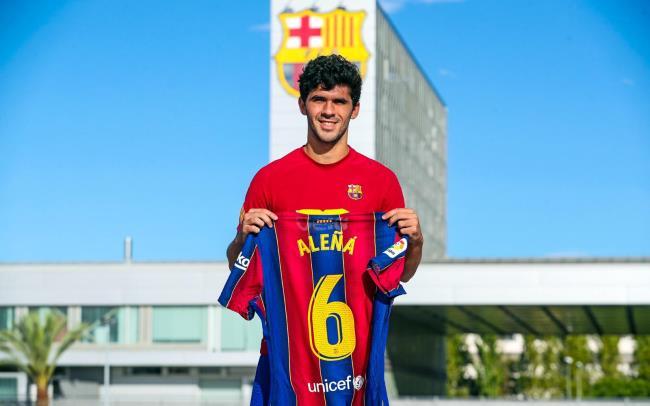 Carles Aleñá con la camiseta del Barça