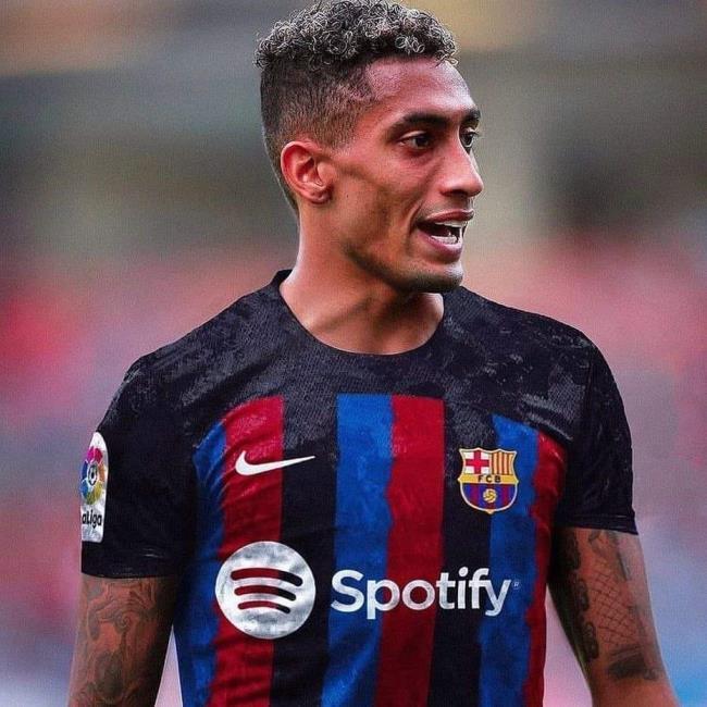 Montaje de Raphinha con la camiseta del Barça