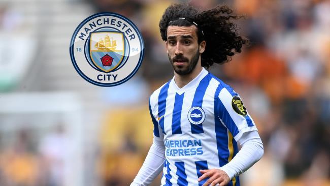 Montaje de Cucurella con el escudo del Manchester City