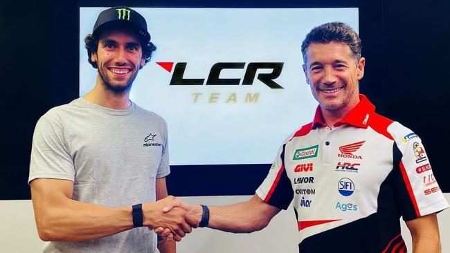 Alex Rins, durante su firma con LCR