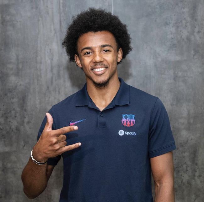 Koundé vistiendo los colores del FC. Barcelona tras su fichaje