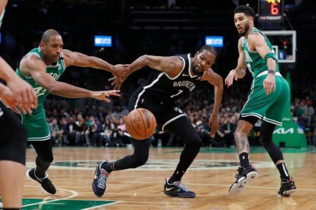 Kevin Durant en un partido contra los Boston Celtics