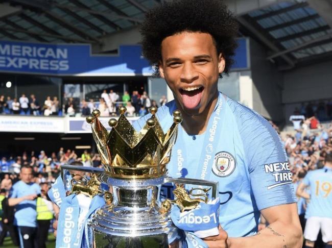 Sané celebrando uno de los títulos conseguidos con el Manchester City