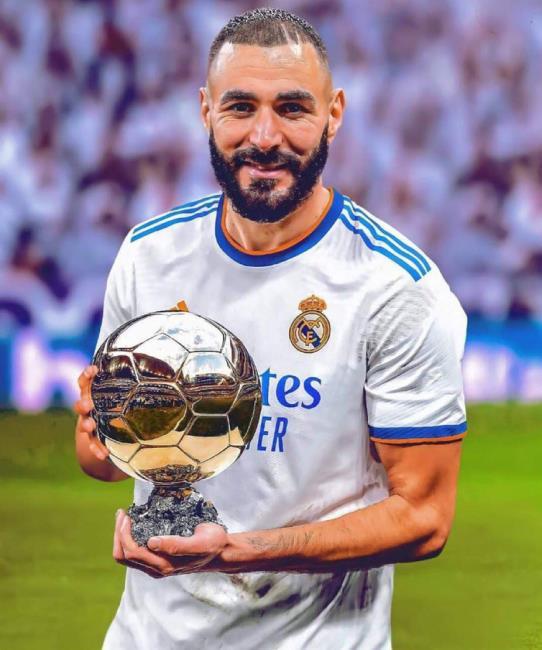 Montaje de Karim Benzema con el Balón de Oro