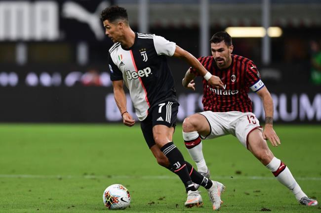 Cristiano Ronaldo con la Juventus en un partido contra el AC. Milan