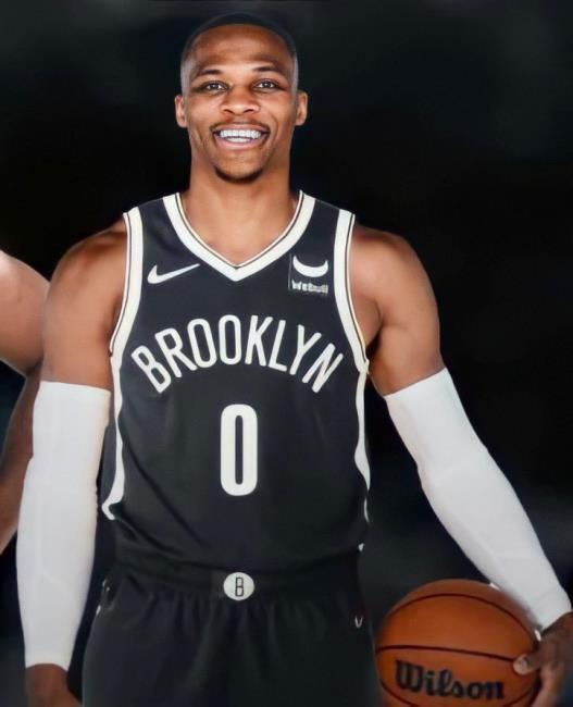 Montaje de Westbrook con la camiseta de los Brooklyn Nets