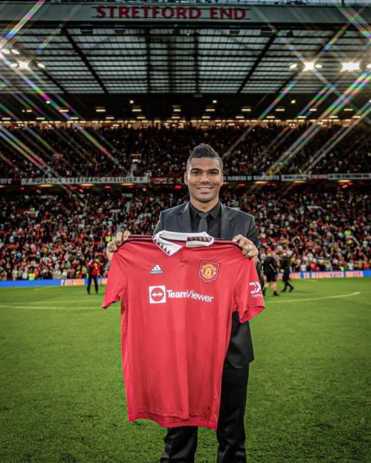 Casemiro durante su presentación en Old Trafford