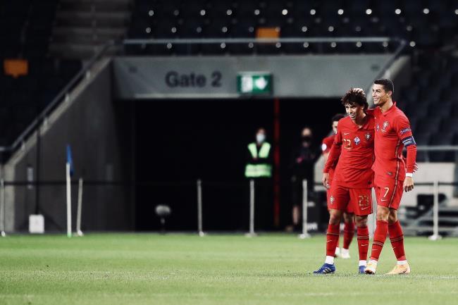 Cristiano Ronaldo y João Félix  con Portugal