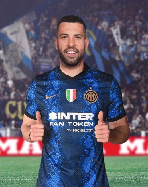 Montaje de Jordi Alba con la camiseta del Inter de Milán