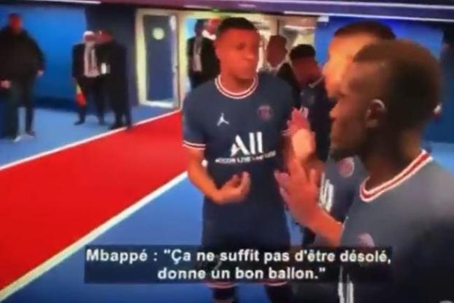 Mbappé y Achraf durante la discusión