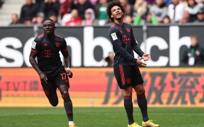Mané y sané durante el partido ante el Augsburgo