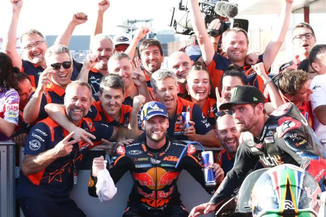 Crutchlow junto a Binder