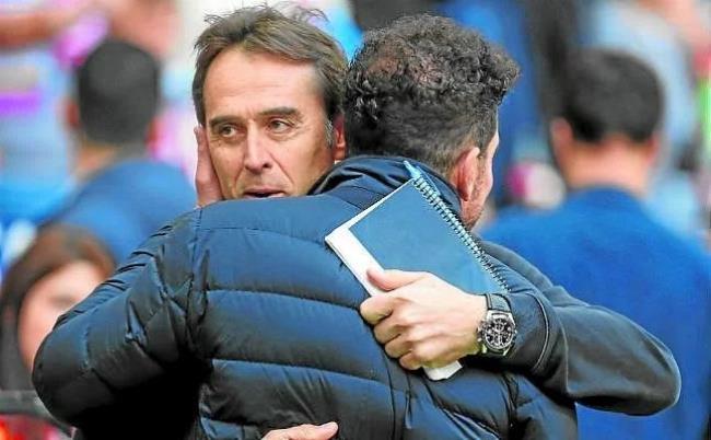 Julen Lopetegui abrazándose con Simeone