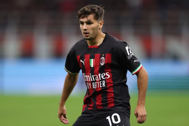 Brahim Díaz en su etapa como futbolista del AC Milan