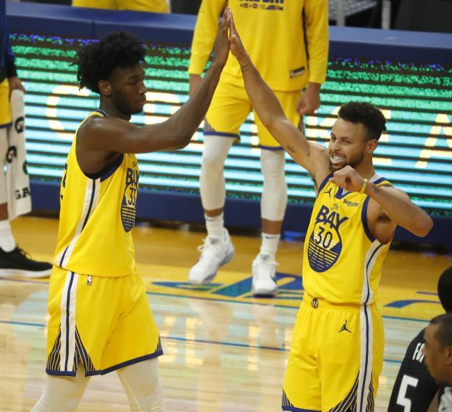 Stephen Curry y James Wiseman