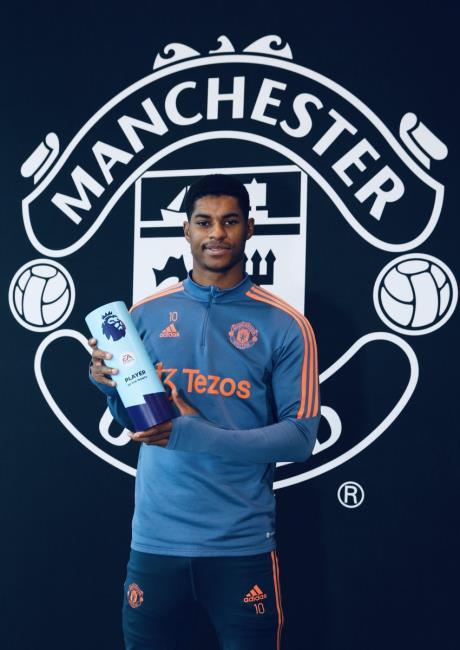 Rashford con el premio al mejor jugador del mes de septiembre de la Premier League