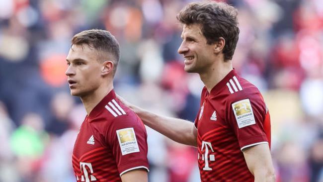 Kimmich y Müller, futbolistas del Bayern de Múnich