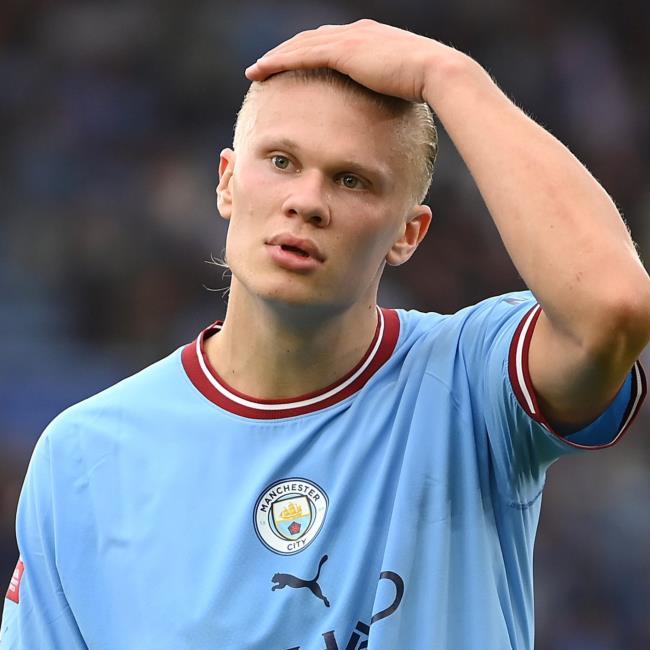 Haaland se lamenta tras fallar una ocasión