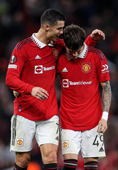 Cristiano Ronaldo y Alejandro Garnacho durante el partido del Sheriff