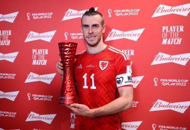 Bale con el premio MVP del partido ante Estados Unidos