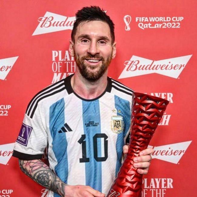 Messi con el MVP del partido ante México