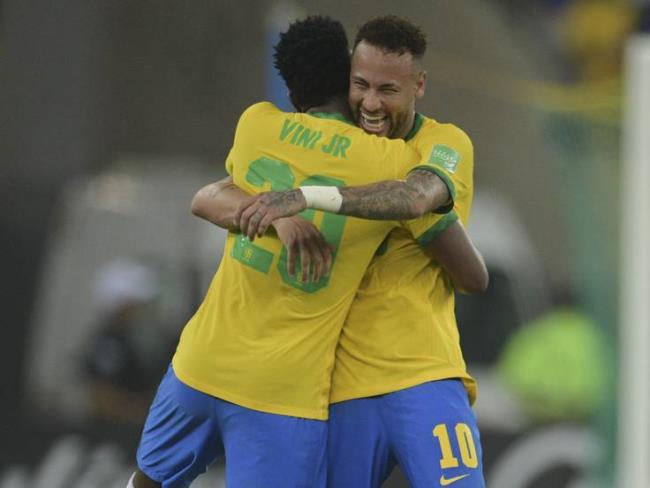 Neymar y Vinicius, futbolistas de Brasil