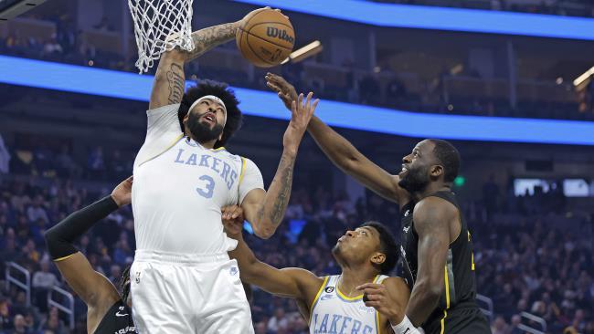 Anthony Davis contra los Warriors