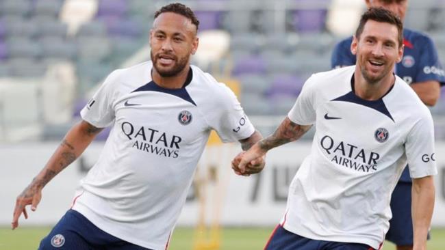 Messi y Neymar, futbolistas del Paris Saint-Germain