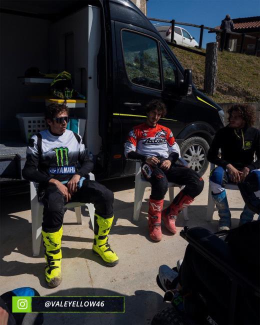 Bezzecchi, Rossi, y Bagnaia