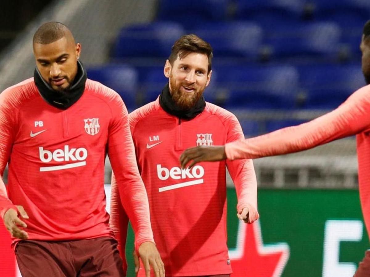 Leo Messi junto a Boateng durante un entrenamiento.