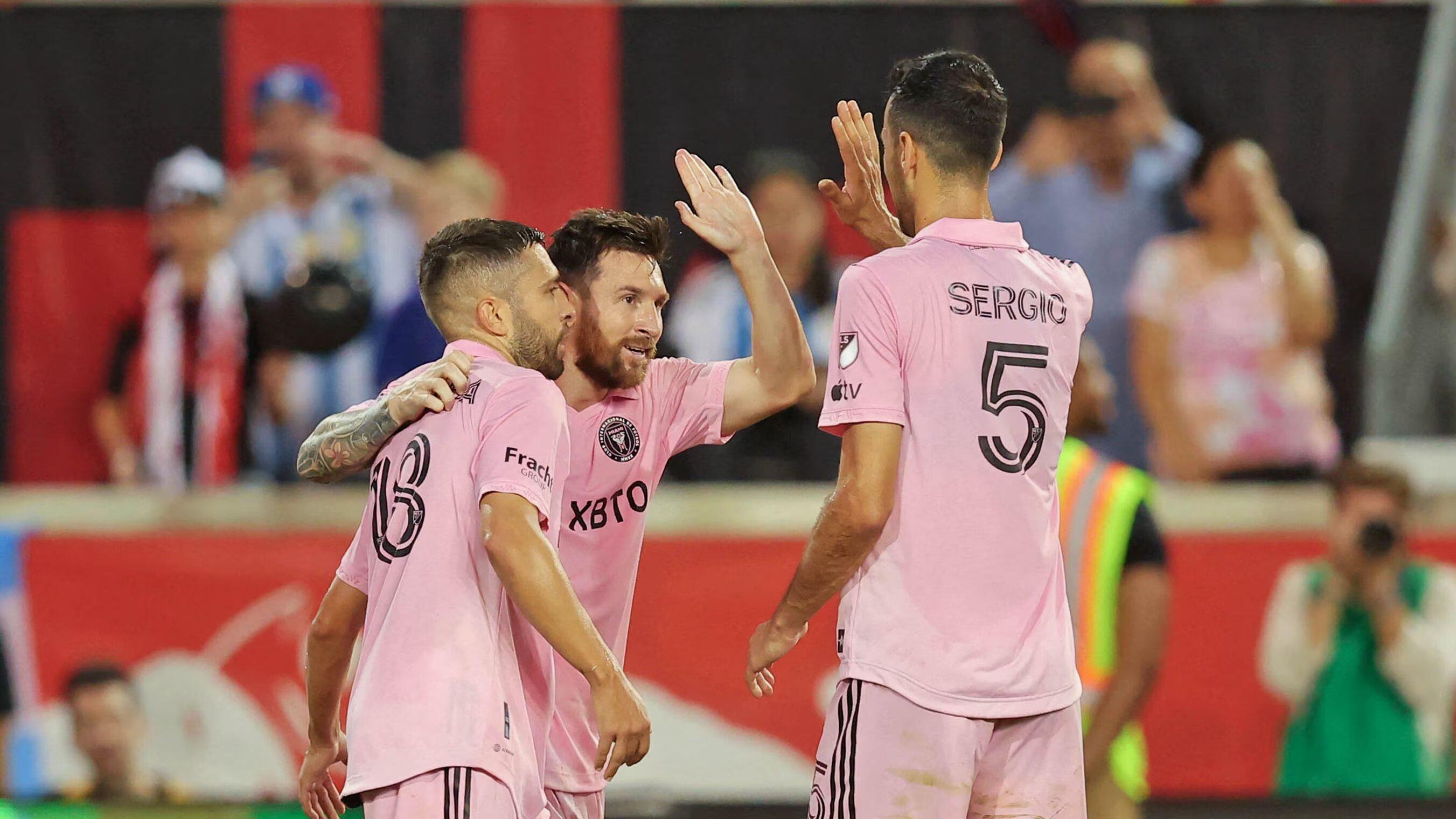 Busquets y Jordi Alba