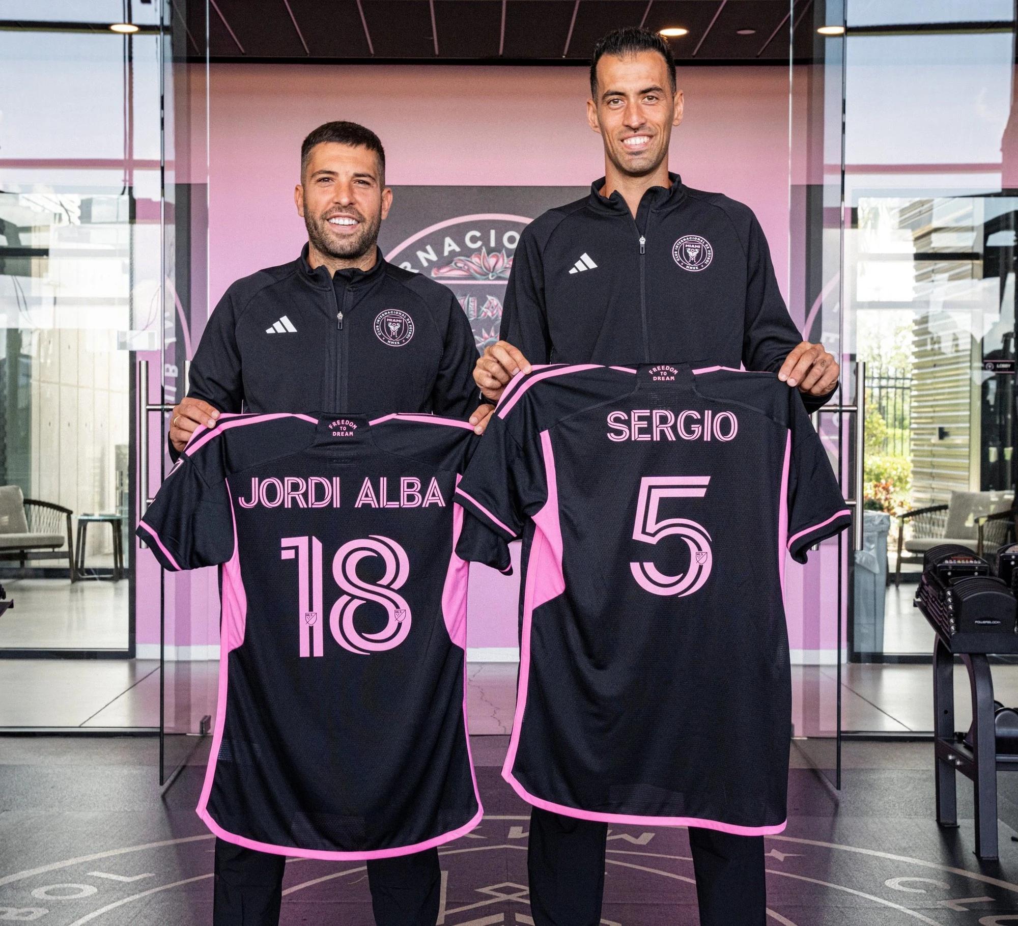 Busquets y Jordi Alba