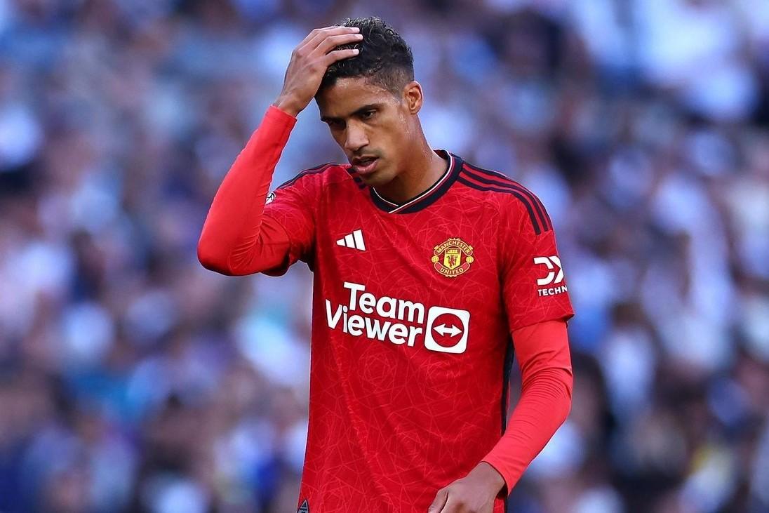 Varane no hizo en United lo que sí en Madrid.