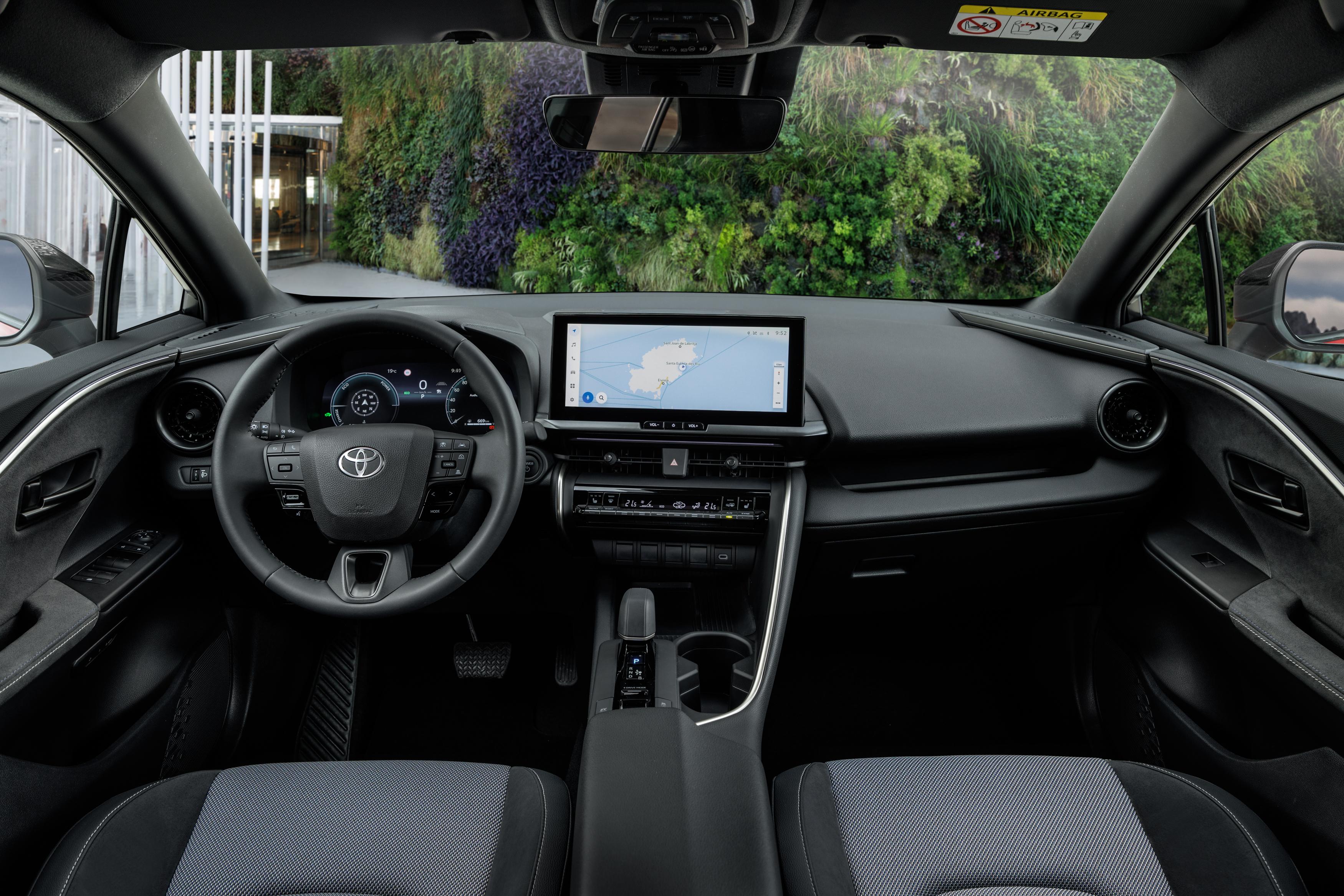 Toyota C-HR HEV interior