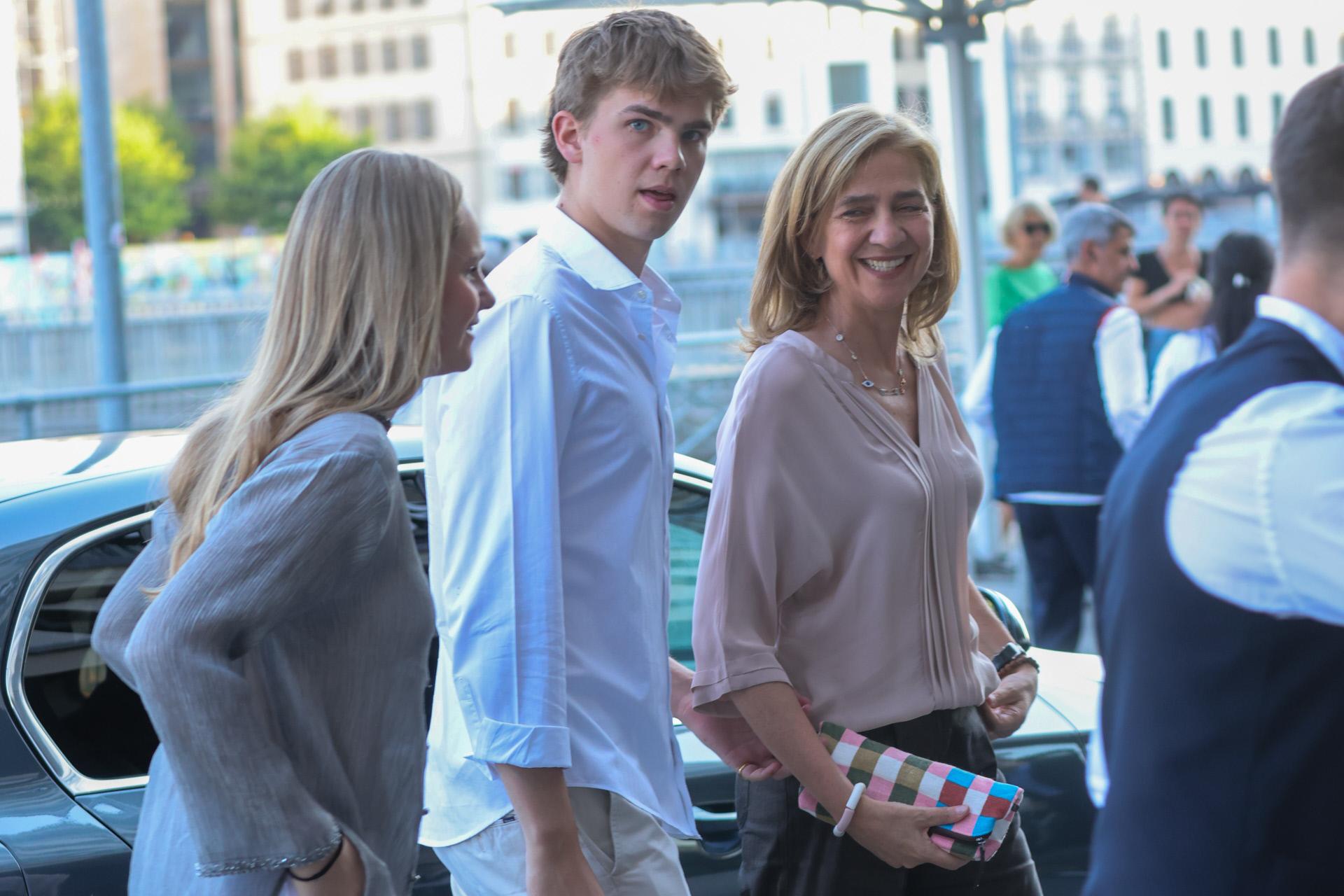 Miguel Urdangarin junto a su madre