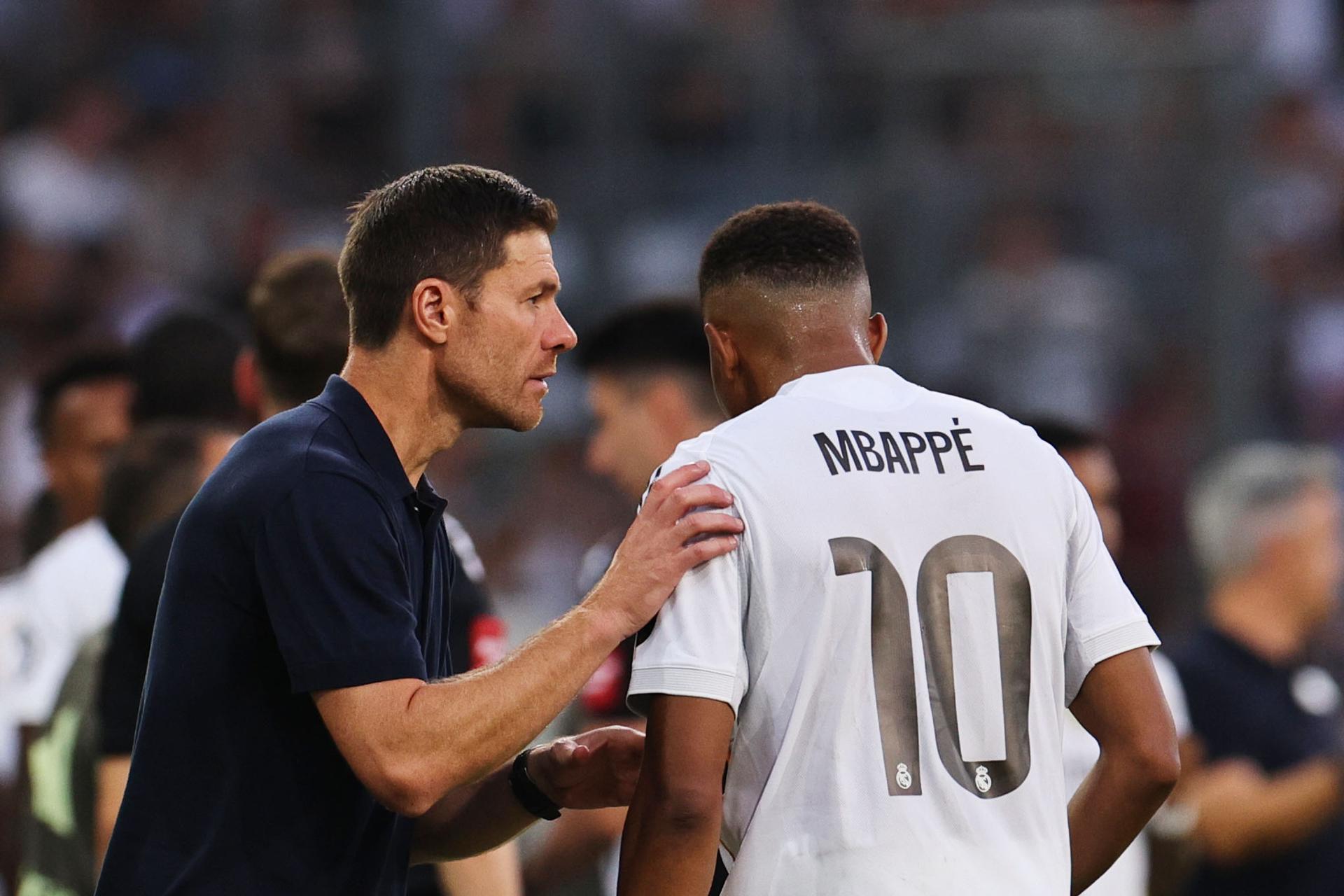 Xabi Alonso y Kylian Mbappé - EFE