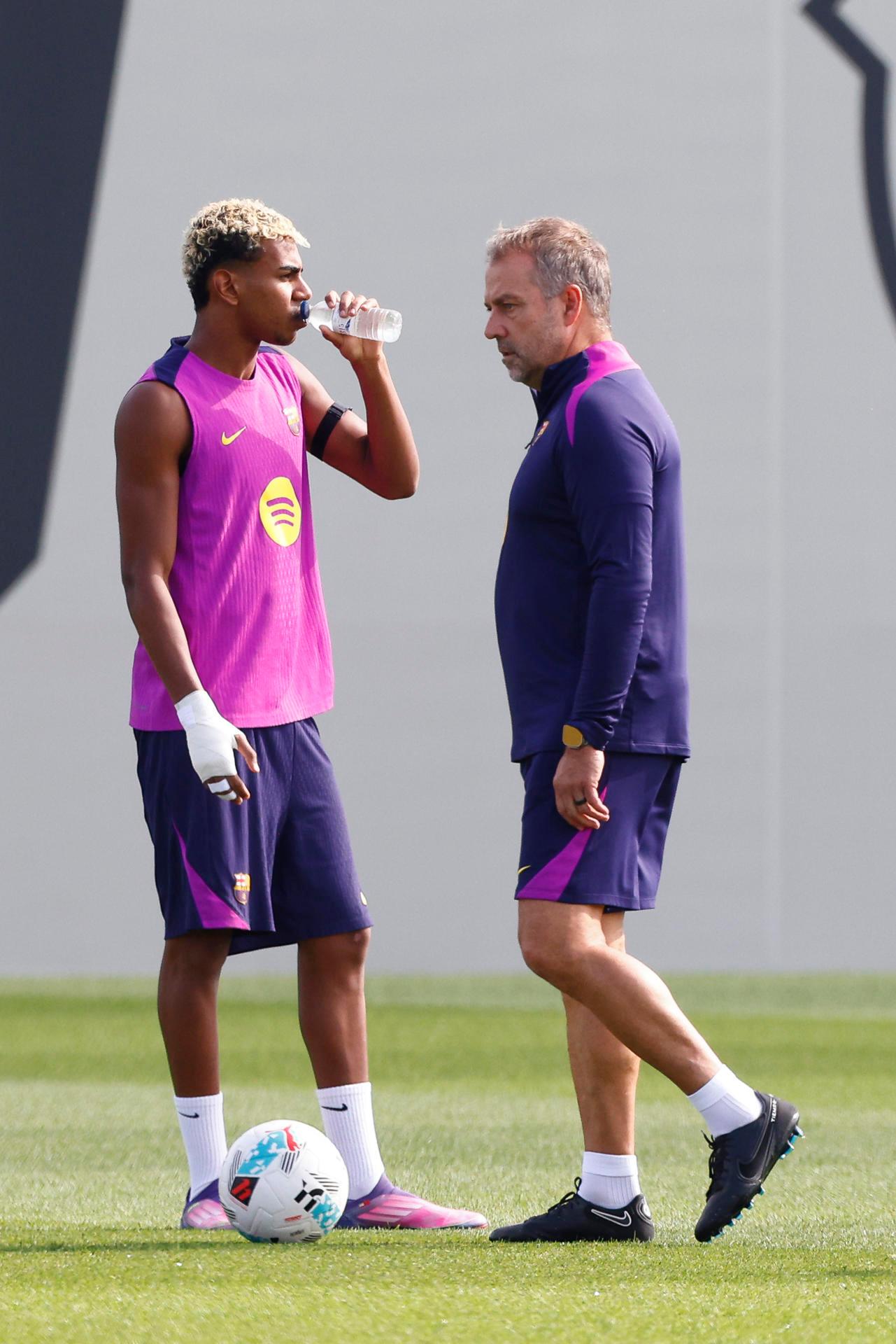 Lamine Yamal y Hansi Flick - EFE