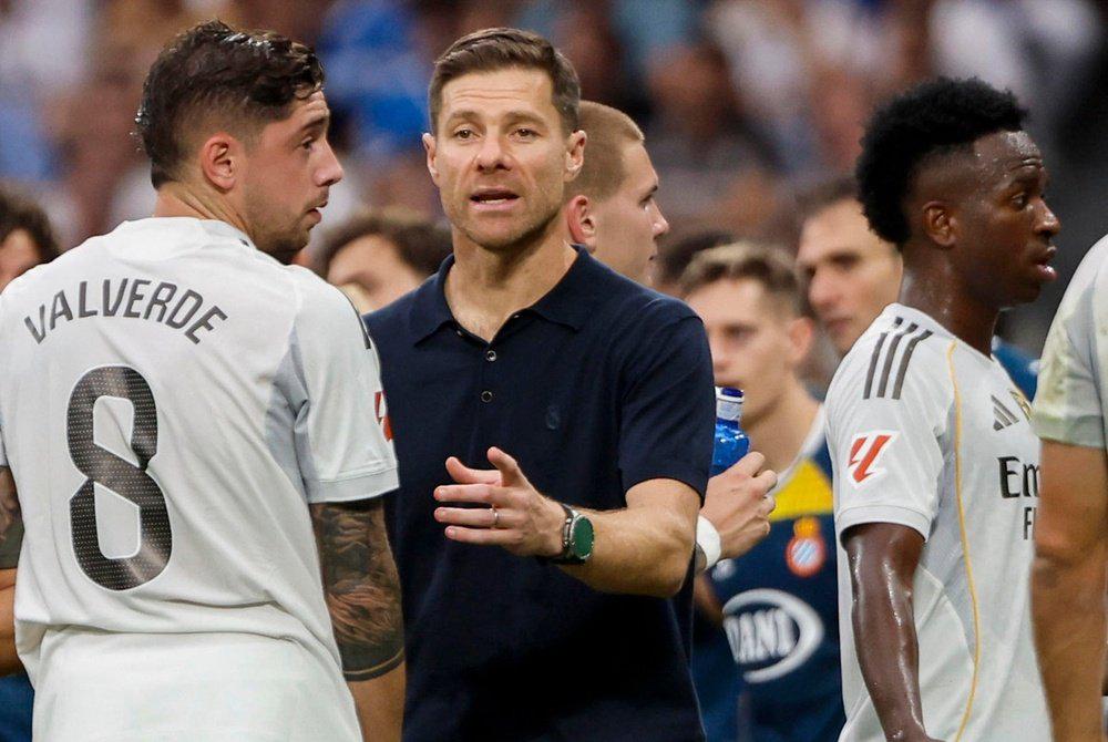 Fede Valverde, Xabi Alonso y Vinicius - EFE